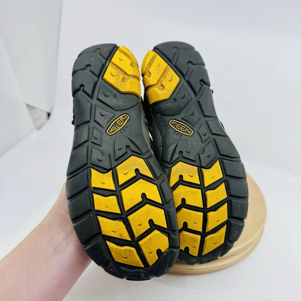 Keen Newport H2 Kids Size 4 Black Waterproof Sandals Shoes Closed Toe Outdoor